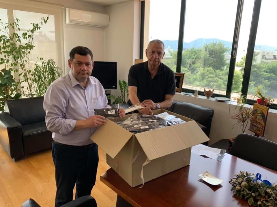 Δωρεά μασκών από την Ένωση Δημάρχων Αττικής παρέλαβε ο Δήμαρχος