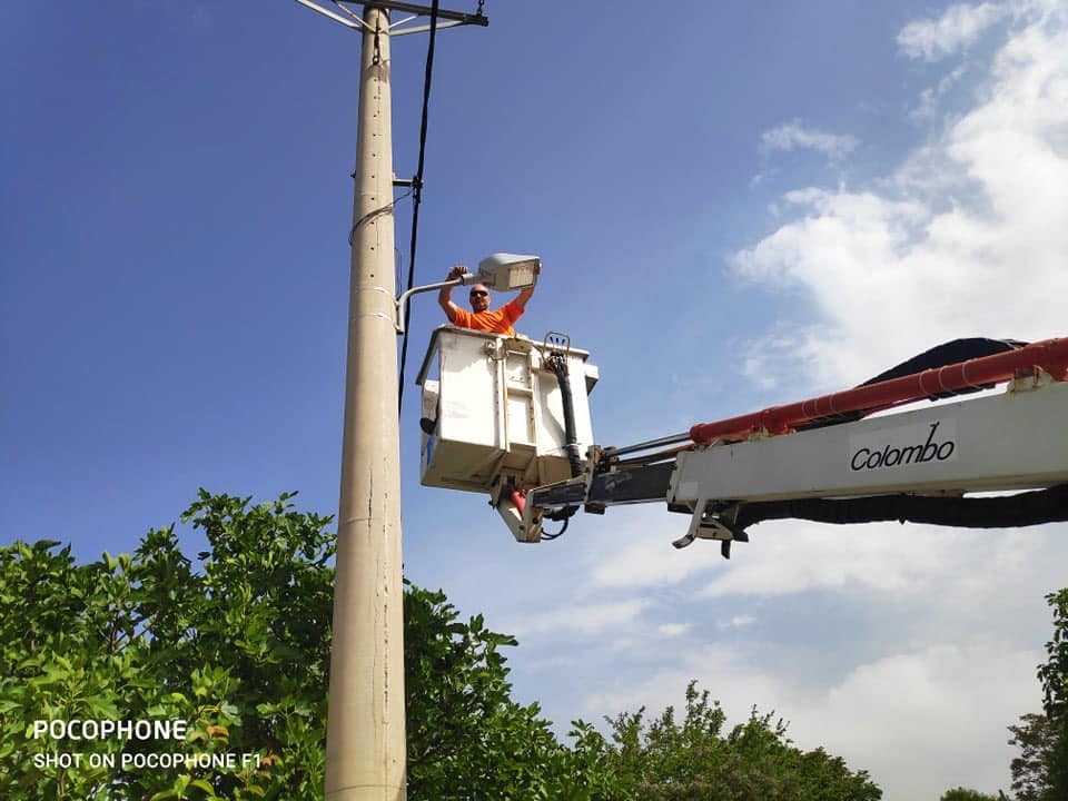 Νέοι λαμπτήρες LED σε Λυκόβρυση και Πεύκη