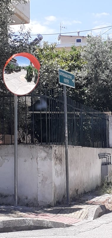 Τοποθετήθηκαν καθρέφτες κυκλοφοριακής ρύθμισης από συνεργεία του Δήμου