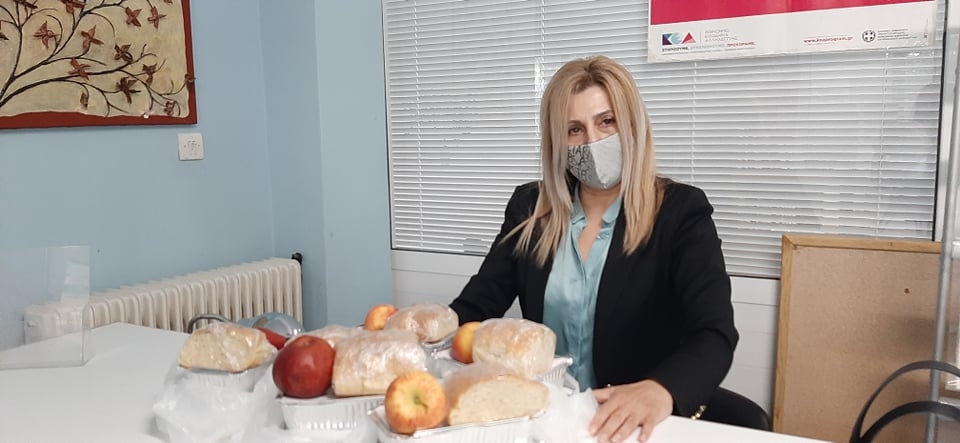 ΜΕΝΟΥΜΕ ΣΠΙΤΙ με μαγειρεμένο φαγητό από τον Δήμο