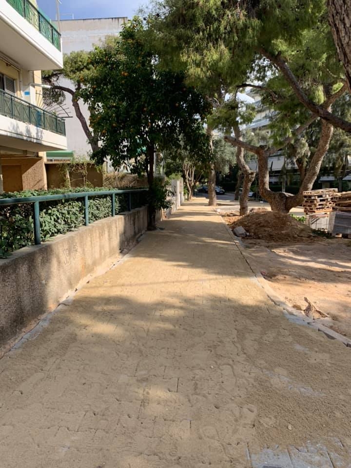 Ολοκληρώθηκε η διαμόρφωση πεζόδρομου και πεζοδρομίων με κυβόλιθους έμπροσθεν των παραρτημάτων νηπιαγωγείων στην οδό Ελ. Βενιζέλου