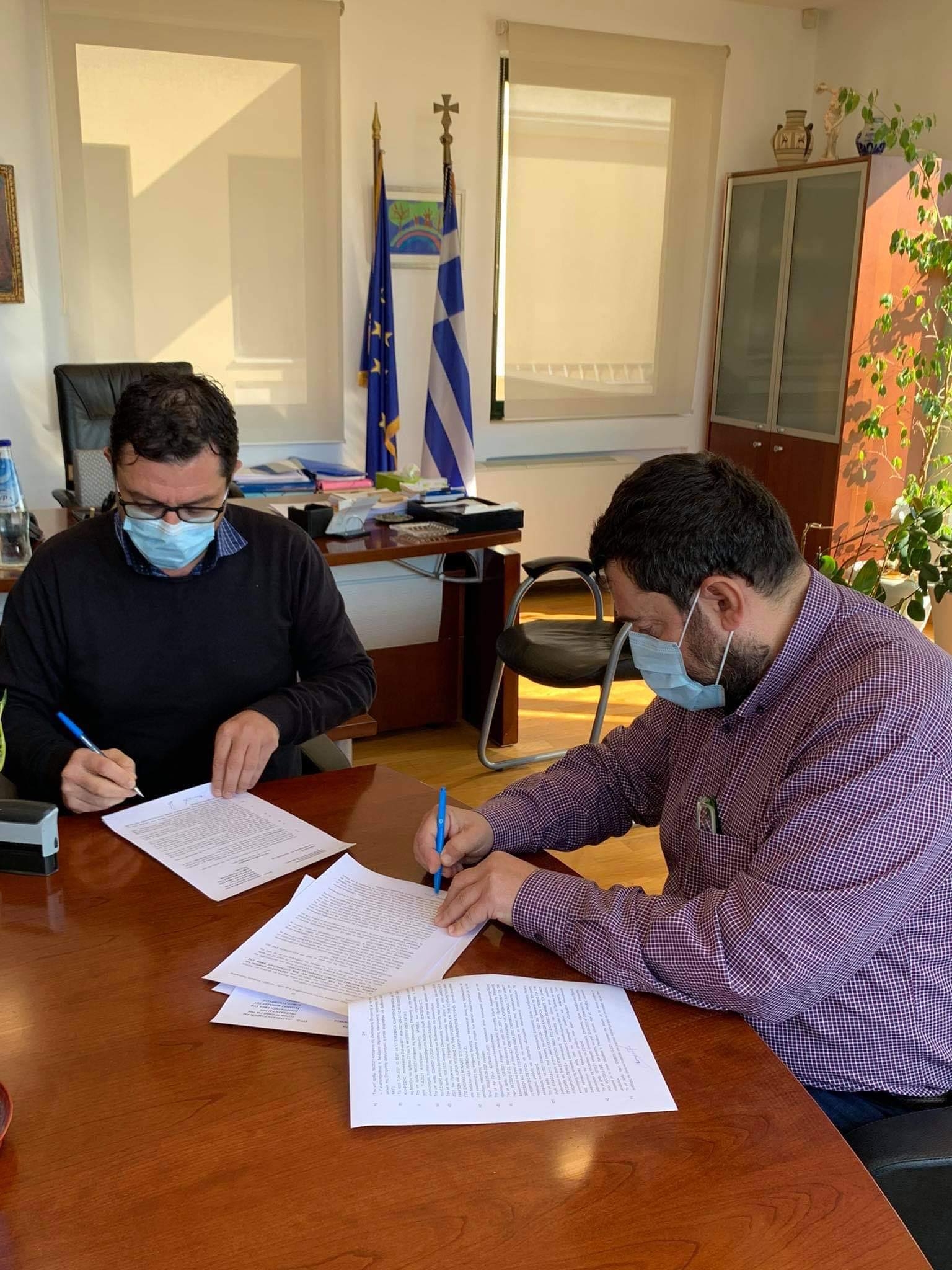 Υπεγράφη η σύμβαση για το έργο κατασκευής ραμπών και χώρων υγιεινής για την πρόσβαση και την εξυπηρέτηση ΑμεΑ σε σχολικές μονάδες