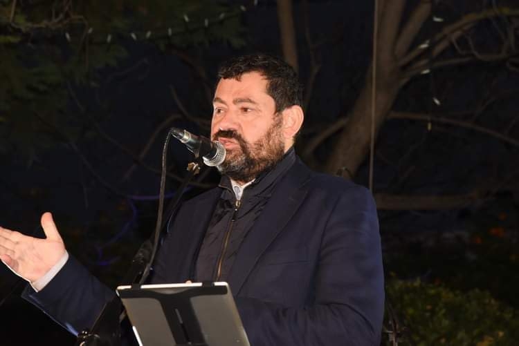 Άναψε το Χριστουγεννιάτικο Δέντρο στη Λυκόβρυση και ανάβει στην Πεύκη το Σάββατο 4/12
