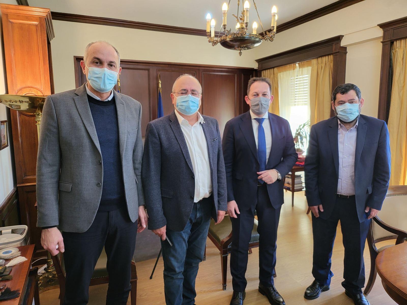 Τον Αναπληρωτή Υπουργό Εσωτερικών συνάντησαν οι Δήμαρχοι Ηρακλείου, Μεταμόρφωσης και Λυκόβρυσης –Πεύκης