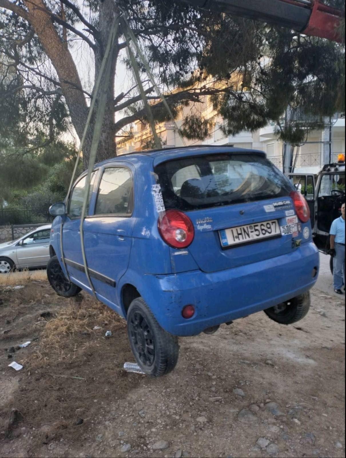 Συνεχίζεται η περισυλλογή εγκαταλελειμμένων οχημάτων από τον Δήμο Λυκόβρυσης- Πεύκης