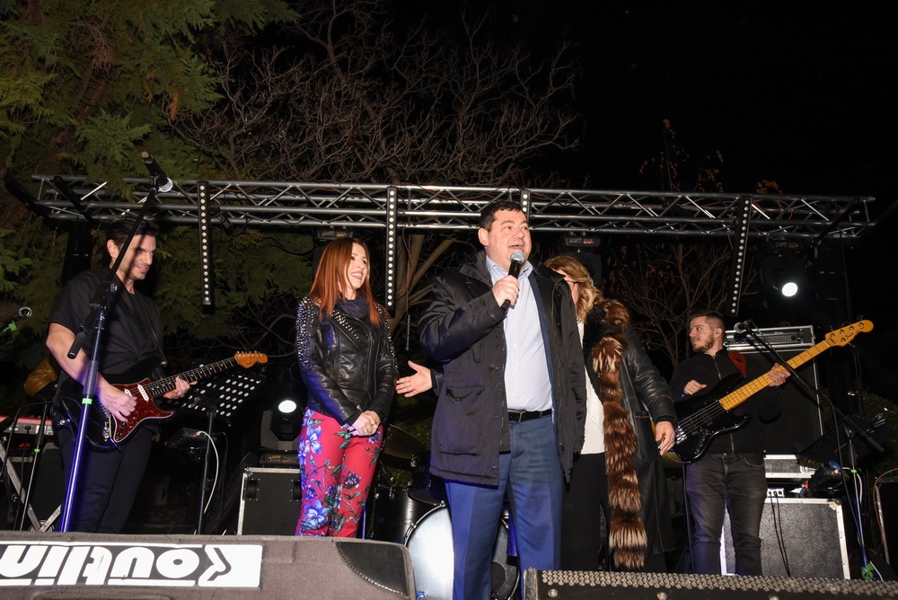 Άναψε το Χριστουγεννιάτικο Δέντρο και στη Λυκόβρυση