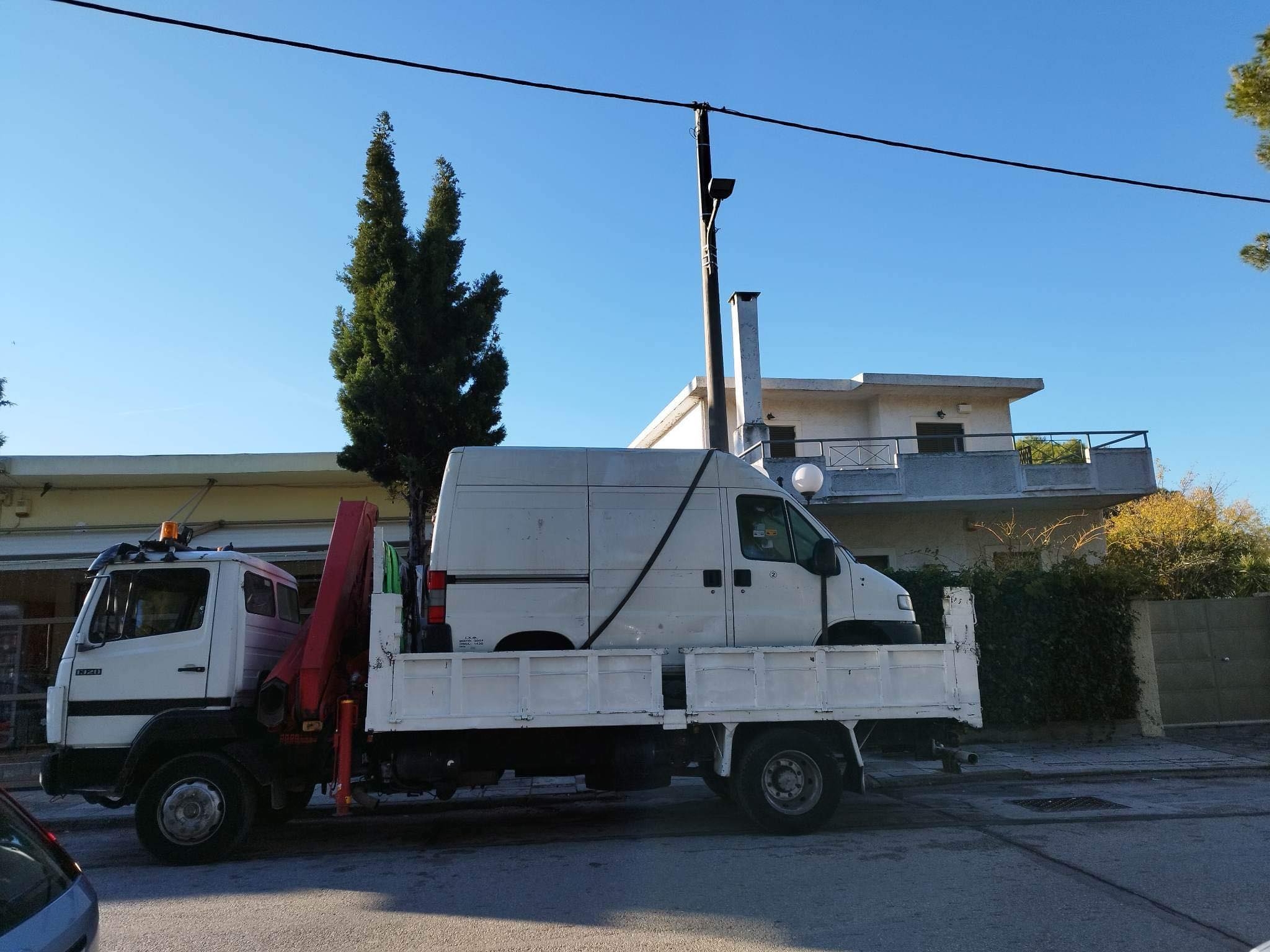 Συνεχίζεται η περισυλλογή εγκαταλελειμμένων οχημάτων από τον Δήμο Λυκόβρυσης- Πεύκης