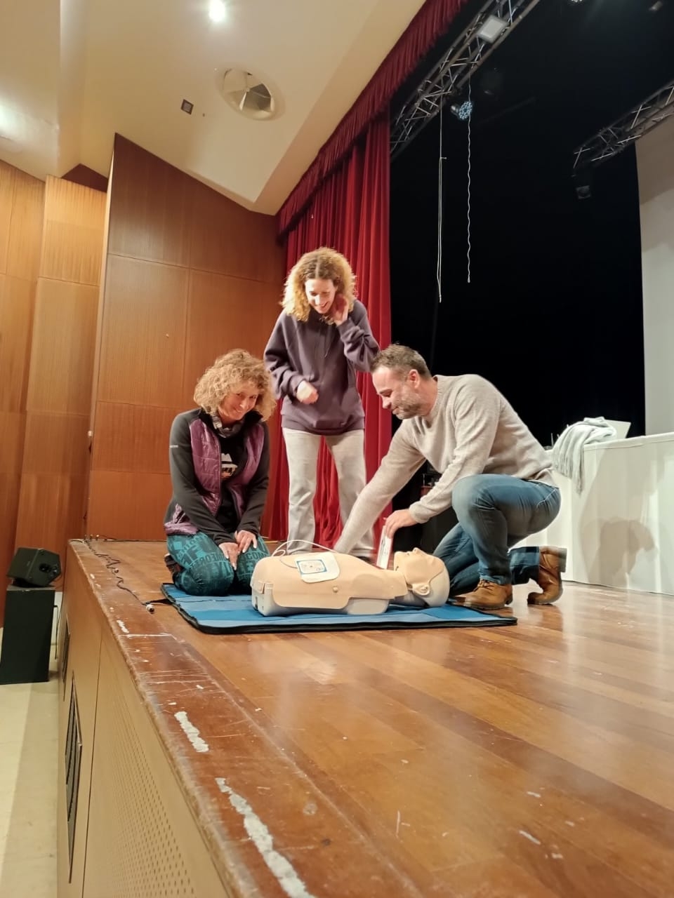 Στην χρήση απινιδωτή εκπαιδεύτηκαν υπάλληλοι του Δήμου