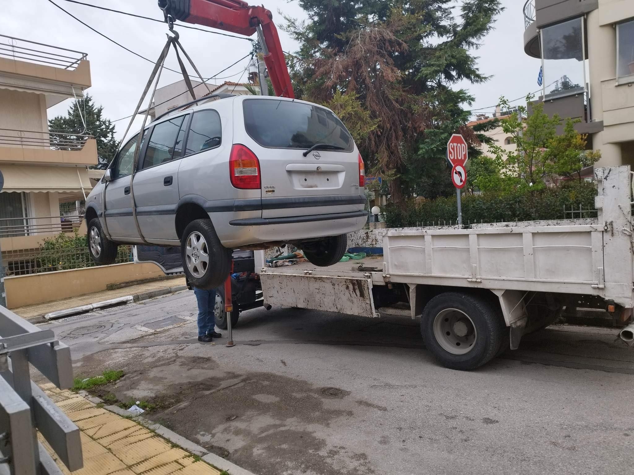 Συνεχίζεται η περισυλλογή εγκαταλελειμμένων οχημάτων από τον Δήμο Λυκόβρυσης- Πεύκης