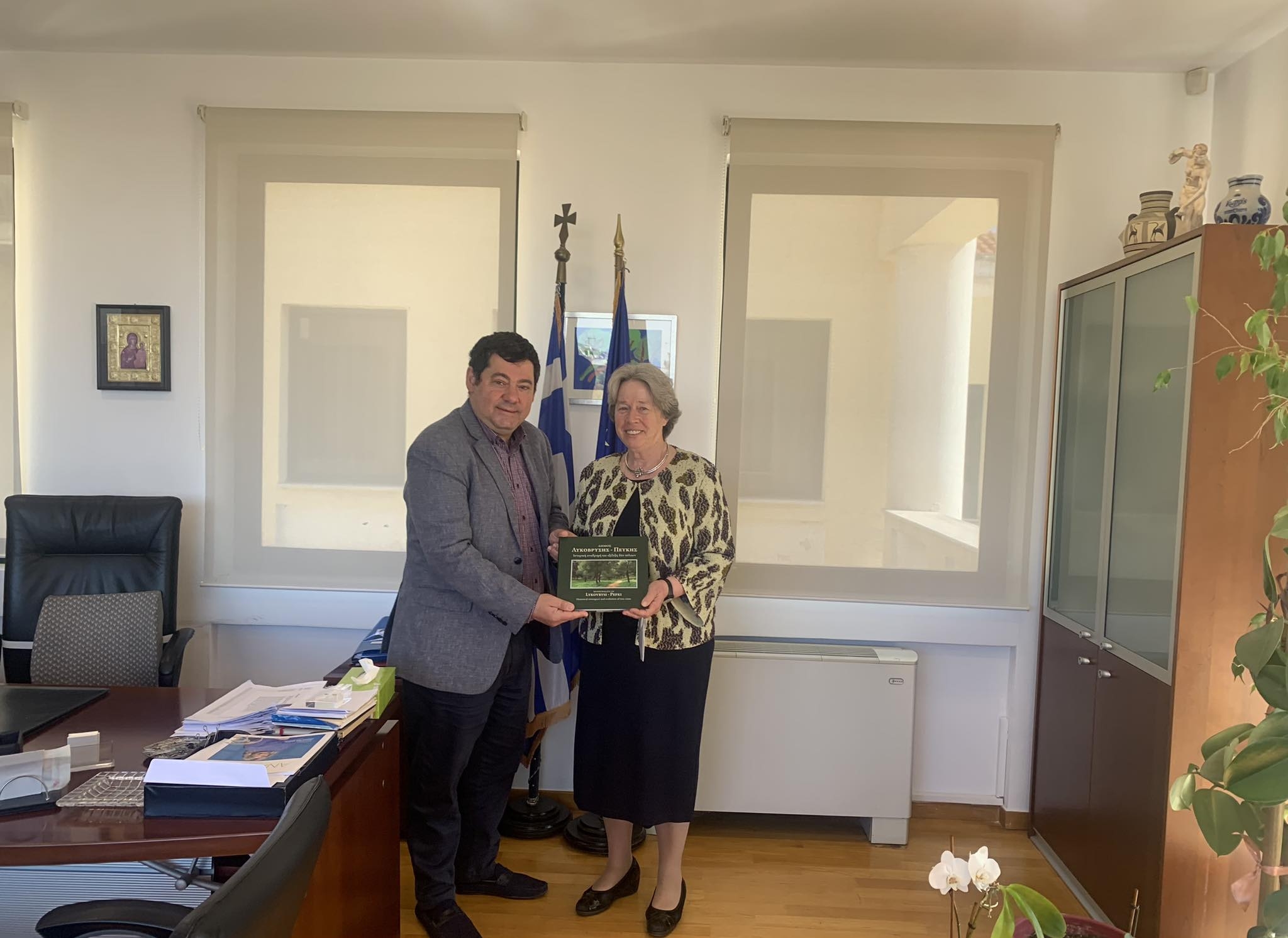 Τον Δημήτρη Καιρίδη και την Αθηνά Λινού υποδέχθηκε ο Δήμαρχος