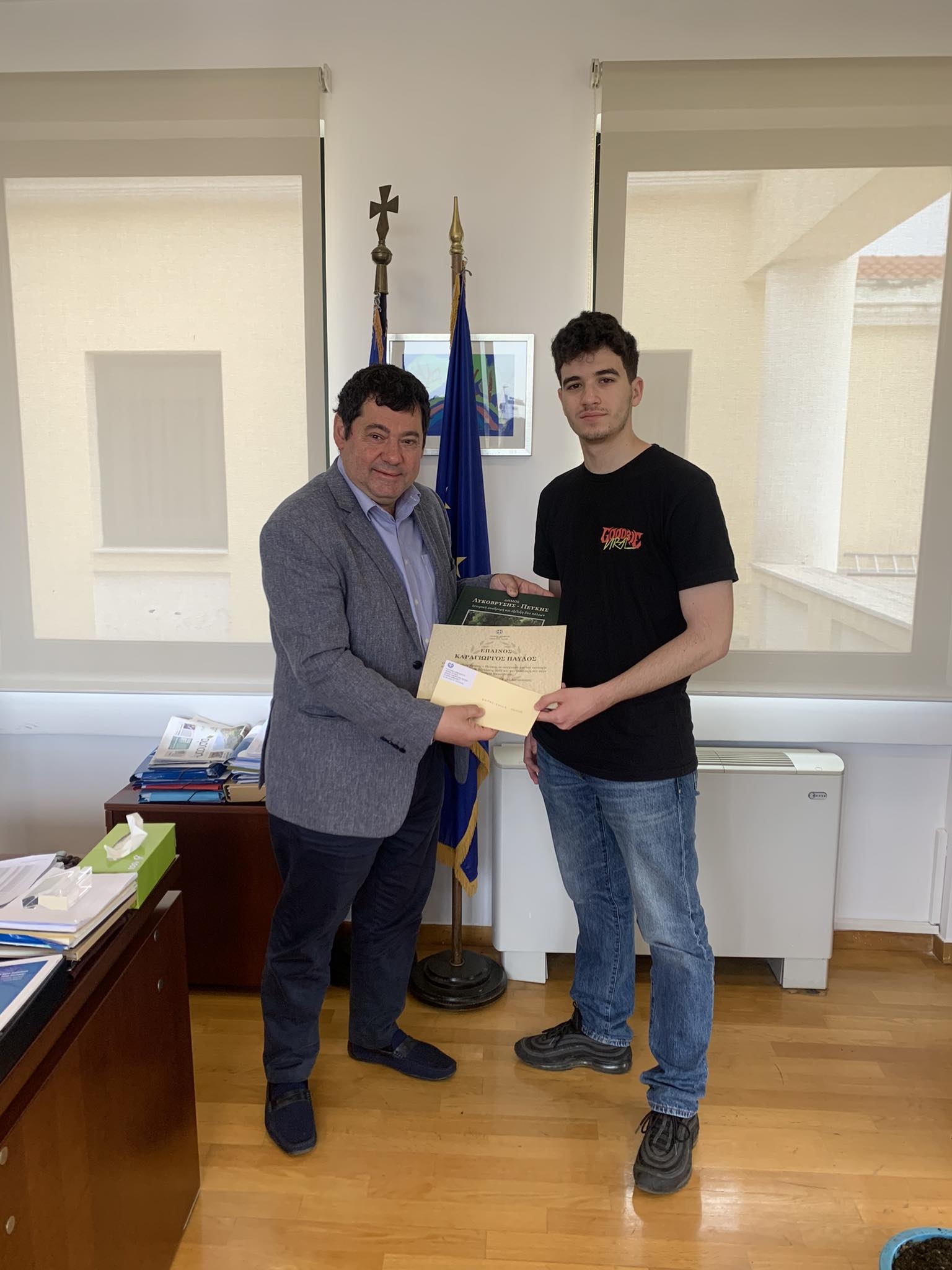 Άλλον έναν από τους επιτυχόντες σε Ιδρύματα Τριτοβάθμιας Εκπαίδευσης βράβευσε ο Δήμαρχος
