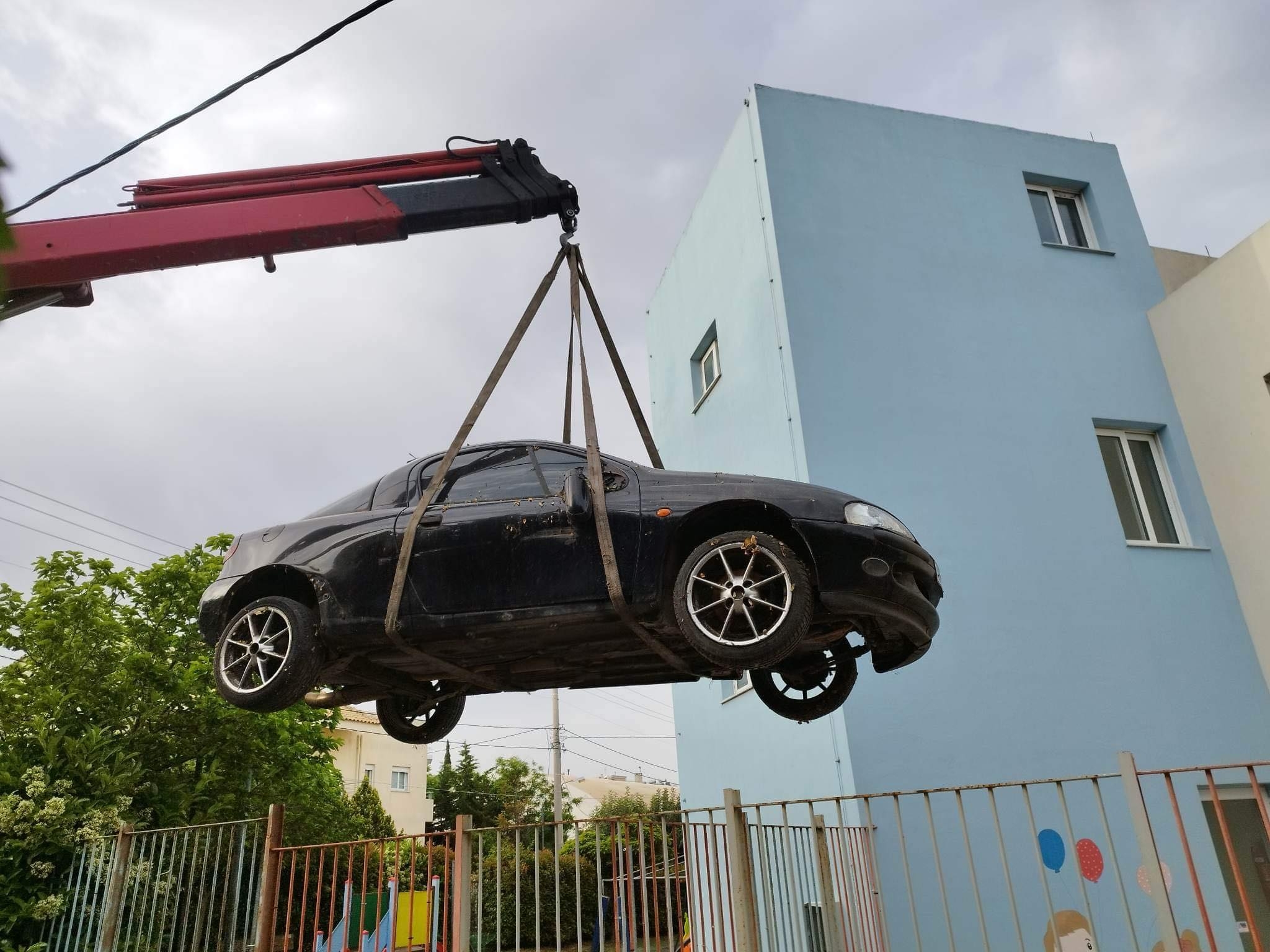 Συνεχίζεται η περισυλλογή εγκαταλελειμμένων οχημάτων από τον Δήμο Λυκόβρυσης- Πεύκης