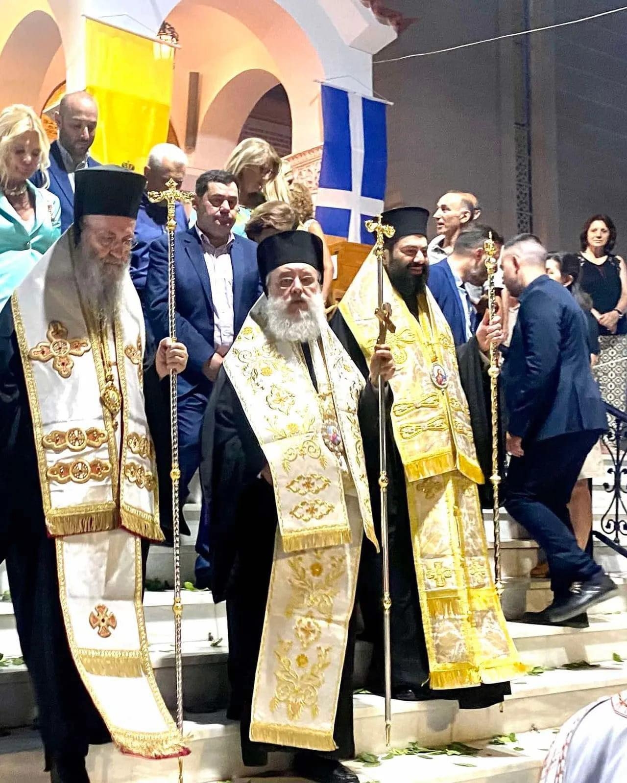 Στα Πρωτόθρονα στον Ιερό Ναό Αγίων Αποστόλων ο Δήμαρχος