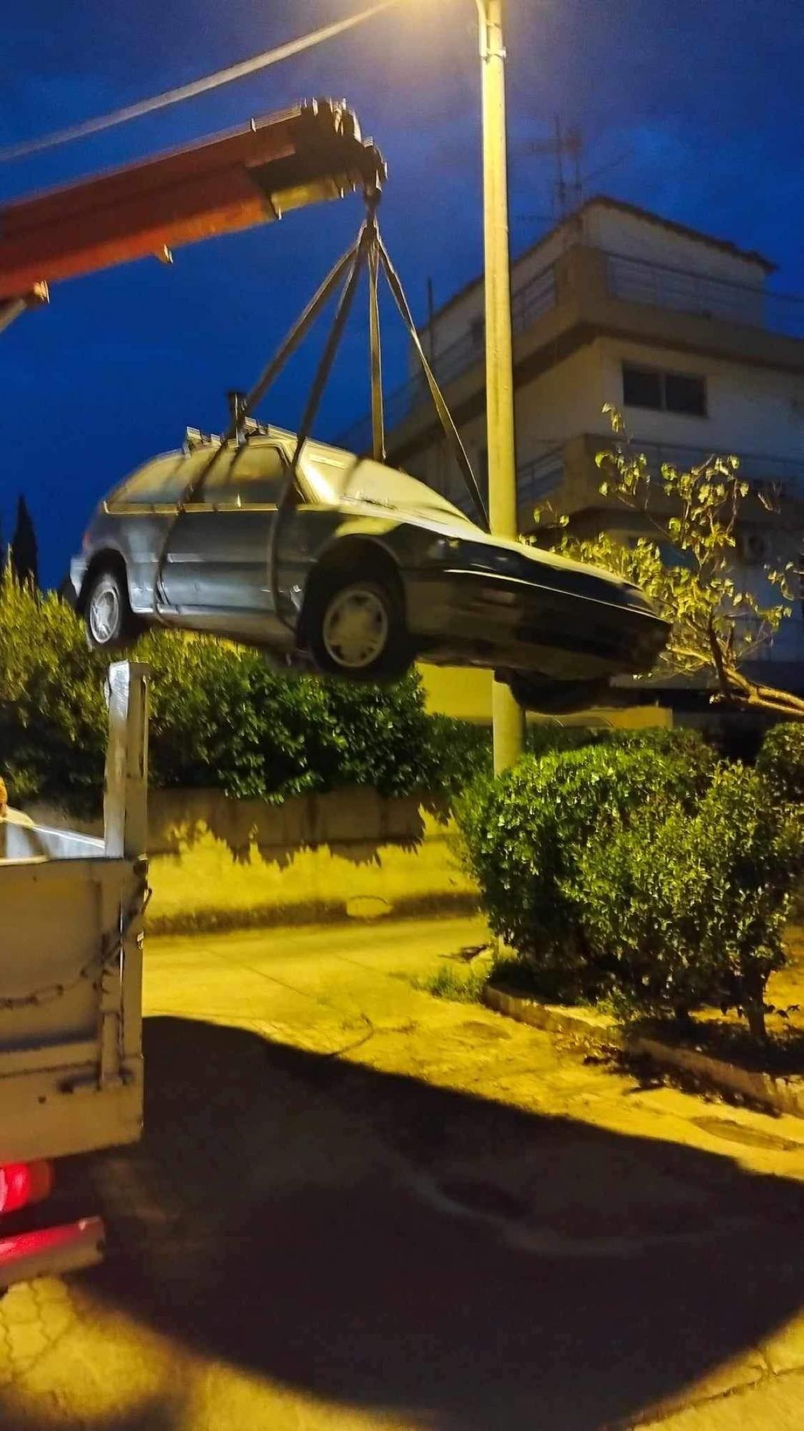 Συνεχίζεται η περισυλλογή εγκαταλελειμμένων οχημάτων από τον Δήμο Λυκόβρυσης- Πεύκης
