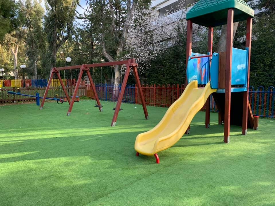 Επίστρωση με συνθετικό χλοοτάπητα στην Παιδική Χαρά Πόντου και Ιωαννίνων