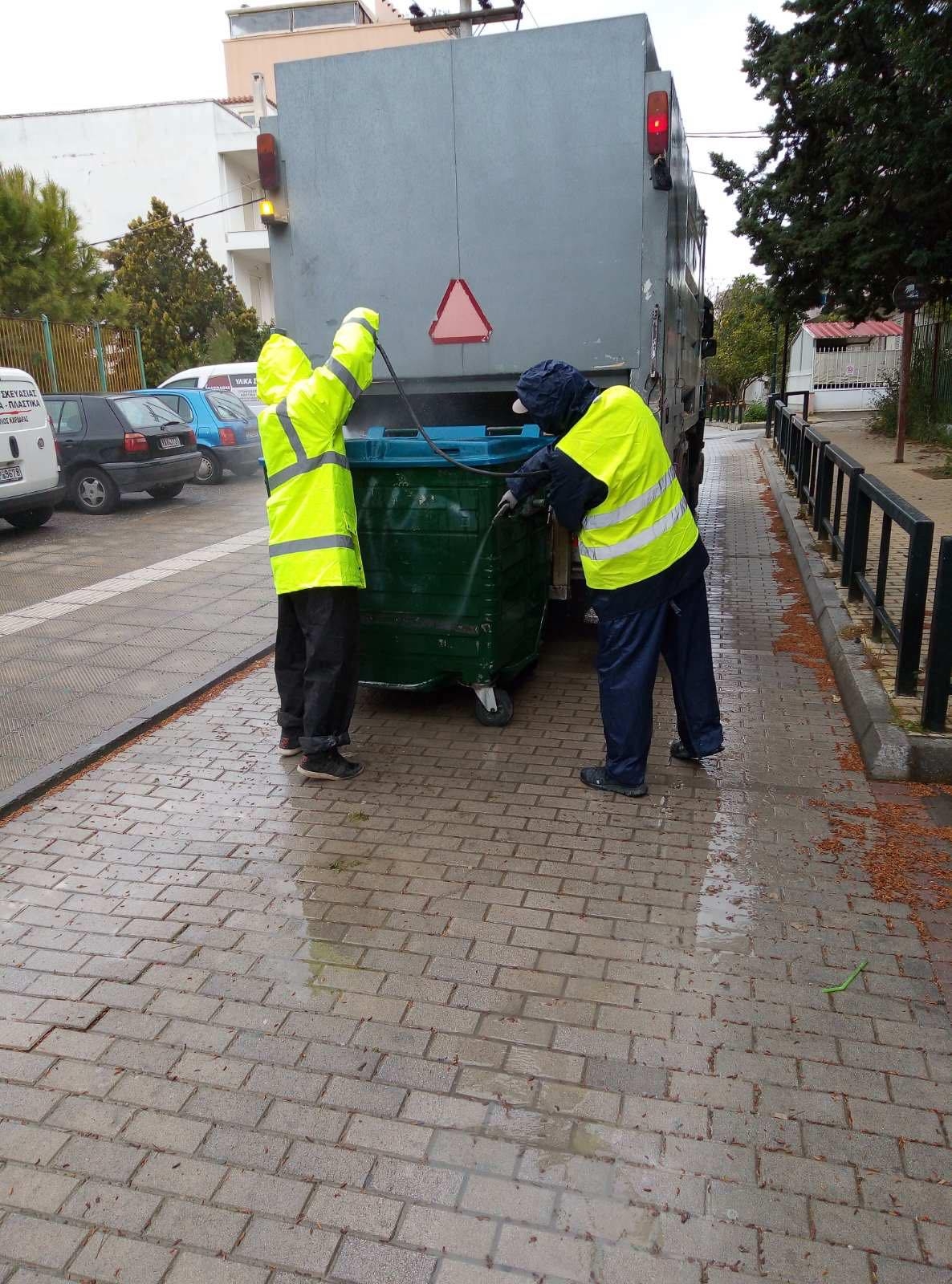 Καθημερινές απολυμάνσεις και πλύσεις κάδων από τον Δήμο Λυκόβρυσης- Πεύκης