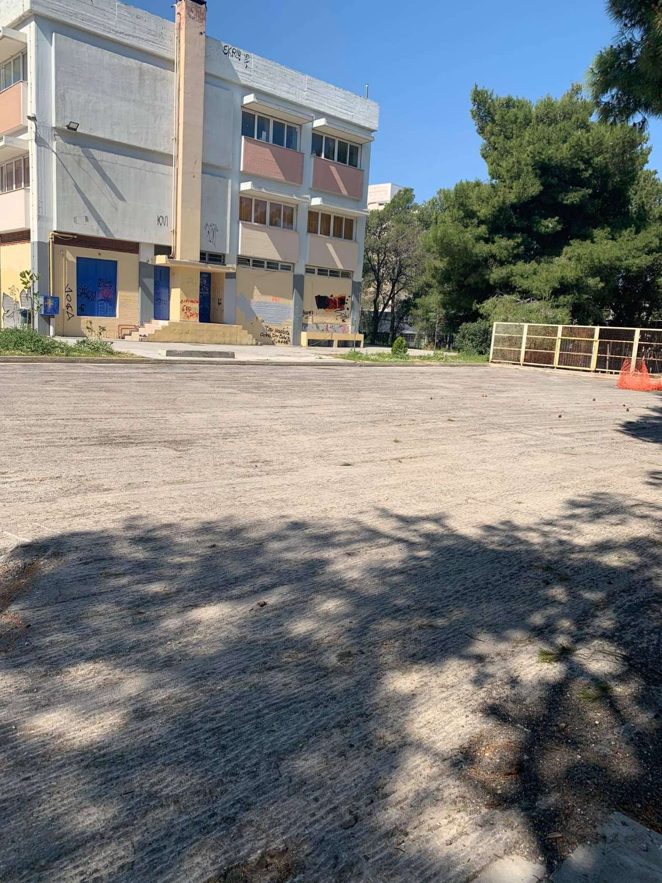 Προχωρούν τα έργα σε Παιδικές Χαρές και στο Γυμνάσιο Λυκόβρυσης